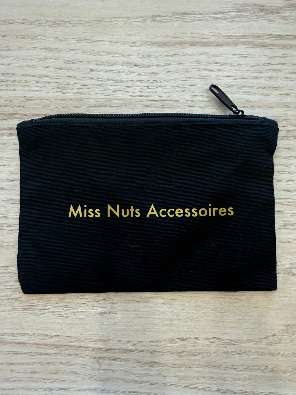 Trousse plate AMIS – Coton noir & doublure bleue
