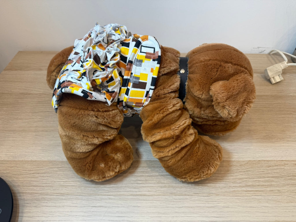 🐾 Culotte lavable pour chien – blanc imprimé rectangles jaune, orange, noir - Miss Nuts Accessoires