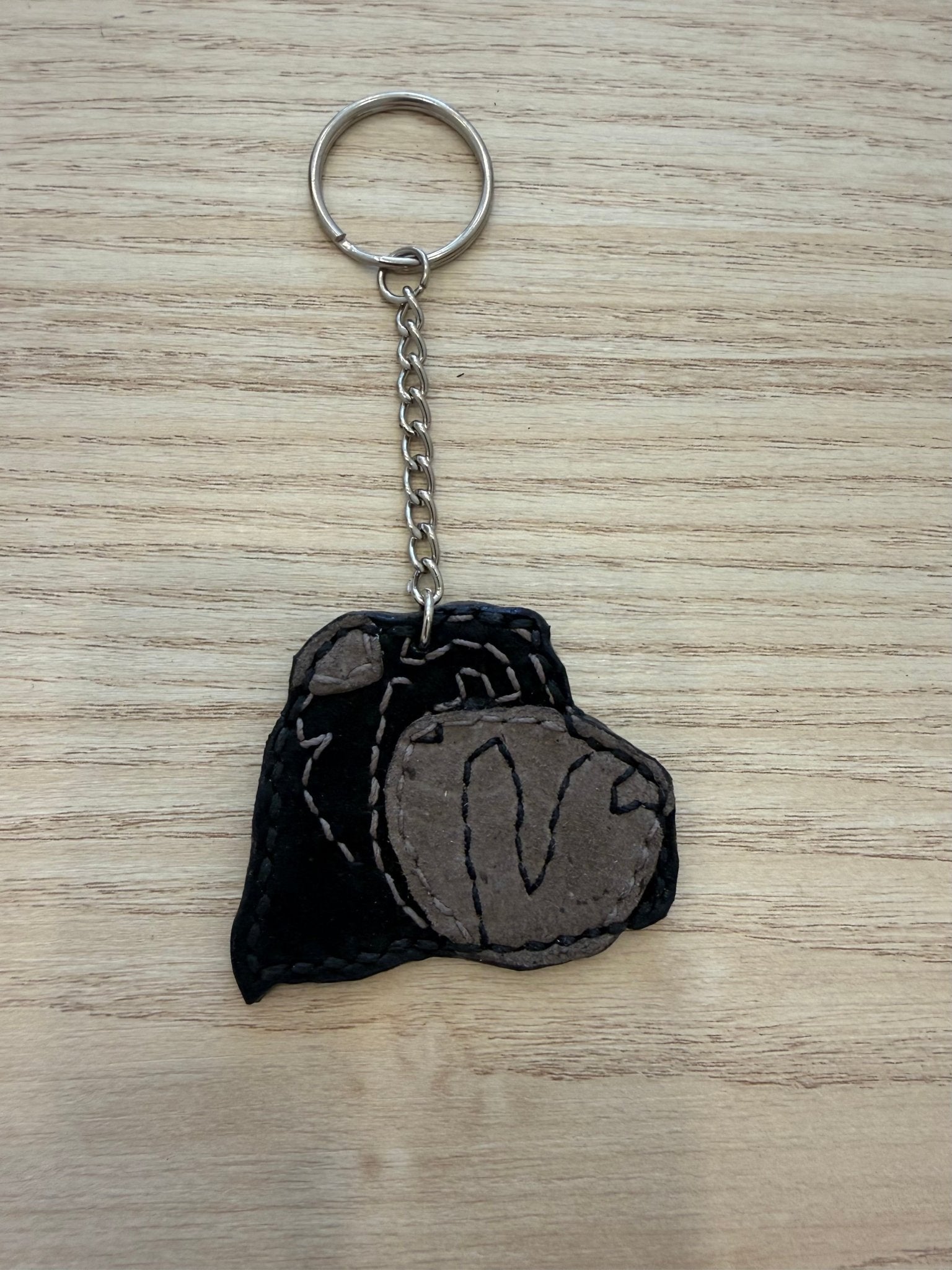 Porte-clé chien Shar Pei — cuir véritable fait main - Miss Nuts Accessoires